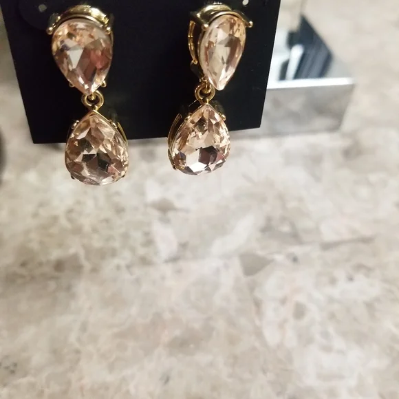🆕️⬇️Laundry by Shelli Segal Rose Gold-Tone Crystal Teardrop Earrings - Picture 5 of 6